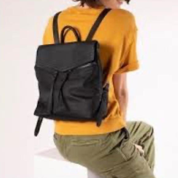 BOTKIER NEW YORK Trigger Mini Black Backpack Nylon & Vegan Leather - Picture 1 of 12